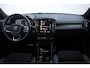 Volvo XC40 T2 R-Design | Verwarmbare voorstoelen en stuurwiel | Apple carplay/Android auto | Adaptieve cruise control | Keyless | Parkeersensor achter | Extra getint glas | 18 inch Lichtmetalen velgen