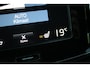 Volvo XC40 T2 R-Design | Verwarmbare voorstoelen en stuurwiel | Apple carplay/Android auto | Adaptieve cruise control | Keyless | Parkeersensor achter | Extra getint glas | 18 inch Lichtmetalen velgen