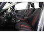 BMW 2-Serie Active Tourer 220i Executive Sport Automaat | Trekhaak | Panoramadak | LED