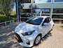Toyota Yaris 1.5 Hybrid Active platinum pearl white