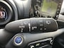 Toyota Yaris 1.5 Hybrid Dynamic 1e eigenaar, dealeronderhouden, parkeersensoren voor, parkeercamera achter, Apple Carplay, Android Auto, Toyota 10 jaar garantie programma, Toyota pechhulppas, rijklaarprijs incl. garantie en onderhoud!