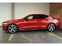 Volvo S60 T8 AWD Twin Engine R-Design | Dealeronderhouden | BLIS | Harman Kardon Premium Audio | Parkeercamera | Navigatie | Stoelverwarming | Stuurwielverwarming | 19'' Lichtmetalen velgen | Full LED Koplampen