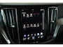 Volvo S60 T8 AWD Twin Engine R-Design | Dealeronderhouden | BLIS | Harman Kardon Premium Audio | Parkeercamera | Navigatie | Stoelverwarming | Stuurwielverwarming | 19'' Lichtmetalen velgen | Full LED Koplampen