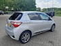 Toyota Yaris 1.5 Hybrid Design Sport mooie sportieve Yaris op all seasonsbanden!