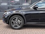 Mercedes-Benz GLC 300e 4-Matic AMG Line Panoramadak | Trekhaak | Apple Carplay | 4 Seizoen banden | Stoelverwarming | Achteruitrijcamera