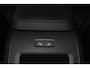 Volvo V60 B3 Essential Edition - Intellisafe Assist & Surround - Black Edition pack - Parkeersensoren v/a - Parkeercamera achter - Climate Control - Verwarmbare voorstoelen - Verwarmbaar stuurwiel - Verwarmbare achterbank - Trekhaak - Draadloze telefoonlader - 19' LMV