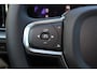 Volvo V60 B3 Essential Edition - Intellisafe Assist & Surround - Black Edition pack - Parkeersensoren v/a - Parkeercamera achter - Climate Control - Verwarmbare voorstoelen - Verwarmbaar stuurwiel - Verwarmbare achterbank - Trekhaak - Draadloze telefoonlader - 19' LMV