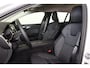 Volvo V60 B3 Essential Edition - Intellisafe Assist & Surround - Black Edition pack - Parkeersensoren v/a - Parkeercamera achter - Climate Control - Verwarmbare voorstoelen - Verwarmbaar stuurwiel - Verwarmbare achterbank - Trekhaak - Draadloze telefoonlader - 19' LMV
