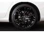 Volvo V60 B3 Essential Edition - Intellisafe Assist & Surround - Black Edition pack - Parkeersensoren v/a - Parkeercamera achter - Climate Control - Verwarmbare voorstoelen - Verwarmbaar stuurwiel - Verwarmbare achterbank - Trekhaak - Draadloze telefoonlader - 19' LMV