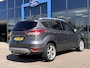 Ford Kuga 1.6 Titanium 150PK Afn. Trekhaak Panodak Camera Cruise Navi Parkeersensoren Elek. Achterklep Privacy Glass 19'' Velgen All Season banden *2000KG Trekgewicht*