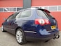 Volkswagen Passat Variant 2.0 FSI Highline Business 150PK Clima Cruise Trekhaak 6-BAK NL-Auto LMV