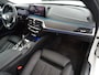 BMW 5-Serie Touring 520e High Executive-Comfortstoelen- Harman Kardon - Comfort/ Massage-HUD-Panorama-Trekhaak-Comfort access, digitaal dashboard HUD, Carplay, comfort stoelen