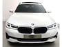 BMW 5-Serie Touring 520e High Executive-Comfortstoelen- Harman Kardon - Comfort/ Massage-HUD-Panorama-Trekhaak-Comfort access, digitaal dashboard HUD, Carplay, comfort stoelen