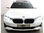 BMW 5-Serie Touring 520e High Executive-Comfortstoelen- Harman Kardon - Comfort/ Massage-HUD-Panorama-Trekhaak-Comfort access, digitaal dashboard HUD, Carplay, comfort stoelen
