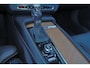 Volvo S90 T4 Business Luxury Plus - Schuif/kanteldak - IntelliSafe Assist & Surround - Parkeercamera achter - Verwarmde voorstoelen, stuur & achterbank - Parkeersensoren voor & achter - Elektr. bedienb. voorstoelen met geheugen - Head up display - Standkachel - 18' LMV