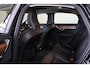 Volvo S90 T4 Business Luxury Plus - Schuif/kanteldak - IntelliSafe Assist & Surround - Parkeercamera achter - Verwarmde voorstoelen, stuur & achterbank - Parkeersensoren voor & achter - Elektr. bedienb. voorstoelen met geheugen - Head up display - Standkachel - 18' LMV