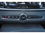 Volvo S90 T4 Business Luxury Plus - Schuif/kanteldak - IntelliSafe Assist & Surround - Parkeercamera achter - Verwarmde voorstoelen, stuur & achterbank - Parkeersensoren voor & achter - Elektr. bedienb. voorstoelen met geheugen - Head up display - Standkachel - 18' LMV