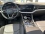 Volkswagen Touareg 3.0 TSi eHybrid 4MOTION Elegance / AUTOMAAT/ 381PK/ PANO/ TREKHAAK/ ACC/ MEMORY SEAT/ MASSAGE/ STOELVERWARM.+KOELING/ DODEHOEK/ PARK.SENSOR.V+A/ 360 CAMERA/ APP-CONNECT/ ELEK.ACHTERKLEP/ HEAD-UP/ KEYLESS/ 20'' LMV