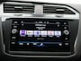Volkswagen Tiguan 1.4 TSI eHybrid R-Line Business+ Automaat - Panoramisch schuif- kanteldak - Trekhaak - Navigatie - Leer - Side Assist - Stoelverstelling elektrisch