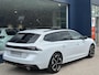 Peugeot 508 SW 1.6 HYbrid 180 GT | Facelift Model | Meest Complete Uitvoering | Volledig Lederen Bekleding | Glazen Panorama Schuif-/Kanteldak | Stoelverwarming & Massage | Plug-In Hybride Automaat | 360 Graden Camera | Navigatie | Climate Control | Adaptieve Cruise Control | Keyless Entry | Elektrische Kofferklep | 18" Lichtmetalen Velgen |