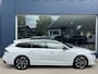 Peugeot 508 SW 1.6 HYbrid 180 GT | Facelift Model | Meest Complete Uitvoering | Volledig Lederen Bekleding | Glazen Panorama Schuif-/Kanteldak | Stoelverwarming & Massage | Plug-In Hybride Automaat | 360 Graden Camera | Navigatie | Climate Control | Adaptieve Cruise Control | Keyless Entry | Elektrische Kofferklep | 18" Lichtmetalen Velgen |