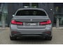 BMW 5-Serie 520i 184pk M-sport Schuifdak *BTW* Comfortstoelen Individual Sfeerverlichting NLauto 1e Eigenaar