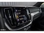 Volvo XC60 2.0 T5 R-Design | Adaptieve cruise | Zwenkbare trekhaak | Panoramadak | Blis |