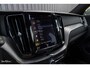 Volvo XC60 2.0 T5 R-Design | Adaptieve cruise | Zwenkbare trekhaak | Panoramadak | Blis |