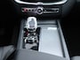 Volvo XC60 2.0 T8 Plug-in hybrid AWD Ultra Black Edition Automaat / Luchtvering / Bowers & Wilkins audio / Gelaagde zijruiten / 360* camera / Massage voorstoelen / Trekhaak / Privacy Glass