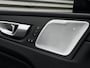 Volvo XC60 2.0 T8 Plug-in hybrid AWD Ultra Black Edition Automaat / Luchtvering / Bowers & Wilkins audio / Gelaagde zijruiten / 360* camera / Massage voorstoelen / Trekhaak / Privacy Glass