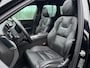 Volvo XC60 2.0 T8 Plug-in hybrid AWD Ultra Black Edition Automaat / Luchtvering / Bowers & Wilkins audio / Gelaagde zijruiten / 360* camera / Massage voorstoelen / Trekhaak / Privacy Glass