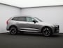 Volvo XC60 T6 350PK Plug-in hybrid AWD Plus Dark / Panoramisch Dak / Head-Up / 360gr Camera / Stuur+Stoel+Achterbank Verwarming / 20" / Elekt. Verstelbare Stoelen /  Alarm / Extra Getint Glas /