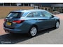 Opel Astra Sports Tourer 1.4 Online Edition, 150 PK, Trekhaak afneembaar, Pdc voor + achter, Cruise, Navi via App connect, Clima, 16 inche Lmv.