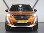 Peugeot 2008 130pk GT | 1ste eigenaar | AppleCarPlay/AndroidAuto | Schuifkanteldak | Stuur/VoorruitVerwarming | Camera | Keyless | AUTOMAAT | Adaptive Cruise Control | Sfeerverlichting | Isofix | Privacy Glass | Two-Tone |
