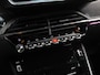 Peugeot 2008 130pk GT | 1ste eigenaar | AppleCarPlay/AndroidAuto | Schuifkanteldak | Stuur/VoorruitVerwarming | Camera | Keyless | AUTOMAAT | Adaptive Cruise Control | Sfeerverlichting | Isofix | Privacy Glass | Two-Tone |