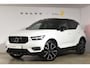 Volvo XC40 T5 262PK Automaat Recharge R-Design / Adaptive cruise control / Leren bekleding / Elektrische stoelen met geheugen / Elektrisch glazen schuif-kanteldak / Harman Kardon / Stoel- en stuurverwarming / Elektrische achterklep / Trekhaak / 21" velgen / Achteruitrijcamera