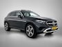 Mercedes-Benz GLC 300 e 4MATIC Luxury Line Plug-In Hybride Panorama Schuif-Kanteldak | Parkeerpakket met 360°-camera | Trekhaak | Stoelventilatie/- verwarming voor. Inclusief 24 maanden Mercedes-Benz Certified garantie voor Europa.