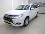 Mitsubishi Outlander 2.4 PHEV Pure 4WD + Camera+Apple-CarPlay-Android+2 oplaad Snoeren = ZEER NETJES !!