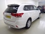 Mitsubishi Outlander 2.4 PHEV Pure 4WD + Camera+Apple-CarPlay-Android+2 oplaad Snoeren = ZEER NETJES !!