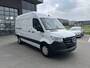 Mercedes-Benz eSprinter 320 L2 H2 Pro 81kWh / Snel laden 115Kw / Trekhaak / MBUX / Navigatie / Camera / Cruise control / Airco / 270 Graden achterdeuren