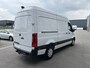 Mercedes-Benz eSprinter 320 L2 H2 Pro 81kWh / Snel laden 115Kw / Trekhaak / MBUX / Navigatie / Camera / Cruise control / Airco / 270 Graden achterdeuren