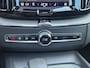 Volvo XC60 2.0 T8 Plug-in hybrid AWD Plus Dark 455pk Panoramadak / HU Display / 21Inc