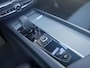 Volvo XC60 2.0 T8 Plug-in hybrid AWD Plus Dark 455pk Panoramadak / 360 Camera / Stoel-Stuur verwarming