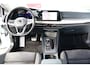 Volkswagen Golf 1.0 eTSI Life Business O.a: PDC, Camera, Stoel+stuurverw, ACC, Clima, Etc. All-in prijs!