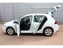 Volkswagen Golf 1.0 eTSI Life Business O.a: PDC, Camera, Stoel+stuurverw, ACC, Clima, Etc. All-in prijs!