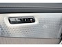 Volvo XC90 T8 Recharge AWD Plus Dark - Panorama/schuifdak - IntelliSafe Assist & Surround - 360º Camera - Bowers & Wilkins audio - Adaptieve LED koplampen - Verwarmde voorstoelen, stuur & achterbank - Parkeersensoren voor & achter - Elektr. bedienb. voorstoelen met geheugen - Geventileerde voorstoelen - Head up display - Draadloze tel. lader - Extra getint glas - Inklapbare trekhaak - 21' LMV