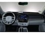 Volvo XC90 T8 Recharge AWD Plus Dark - Panorama/schuifdak - IntelliSafe Assist & Surround - 360º Camera - Bowers & Wilkins audio - Adaptieve LED koplampen - Verwarmde voorstoelen, stuur & achterbank - Parkeersensoren voor & achter - Elektr. bedienb. voorstoelen met geheugen - Geventileerde voorstoelen - Head up display - Draadloze tel. lader - Extra getint glas - Inklapbare trekhaak - 21' LMV
