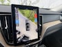 Volvo XC60 2.0 T6 Plug-in Hybrid AWD Ultra Dark | Facelift | Luchtvering | 360 Graden Camera | Trekhaak | Harman Kardon Audio | Panoramadak | Head-up Display | Keyless Entry | Elektrische Achterklep | Apple Carplay | Android Auto | Navigatie
