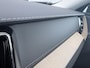 Volvo XC60 2.0 T6 Plug-in Hybrid AWD Ultra Dark | Facelift | Luchtvering | 360 Graden Camera | Trekhaak | Harman Kardon Audio | Panoramadak | Head-up Display | Keyless Entry | Elektrische Achterklep | Apple Carplay | Android Auto | Navigatie