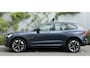 Volvo XC60 2.0 T6 Plug-in Hybrid AWD Ultra Dark | Facelift | Luchtvering | 360 Graden Camera | Trekhaak | Harman Kardon Audio | Panoramadak | Head-up Display | Keyless Entry | Elektrische Achterklep | Apple Carplay | Android Auto | Navigatie